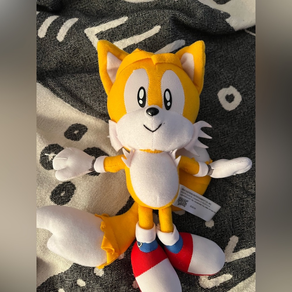 Sonic the hedgehog “Tails” plush EUC